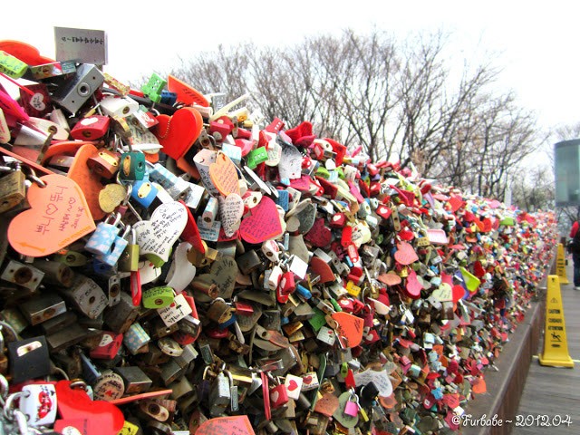 http://snookysparkly.blogspot.com/2012/06/n-seoul-tower-part-2-love-locks.html