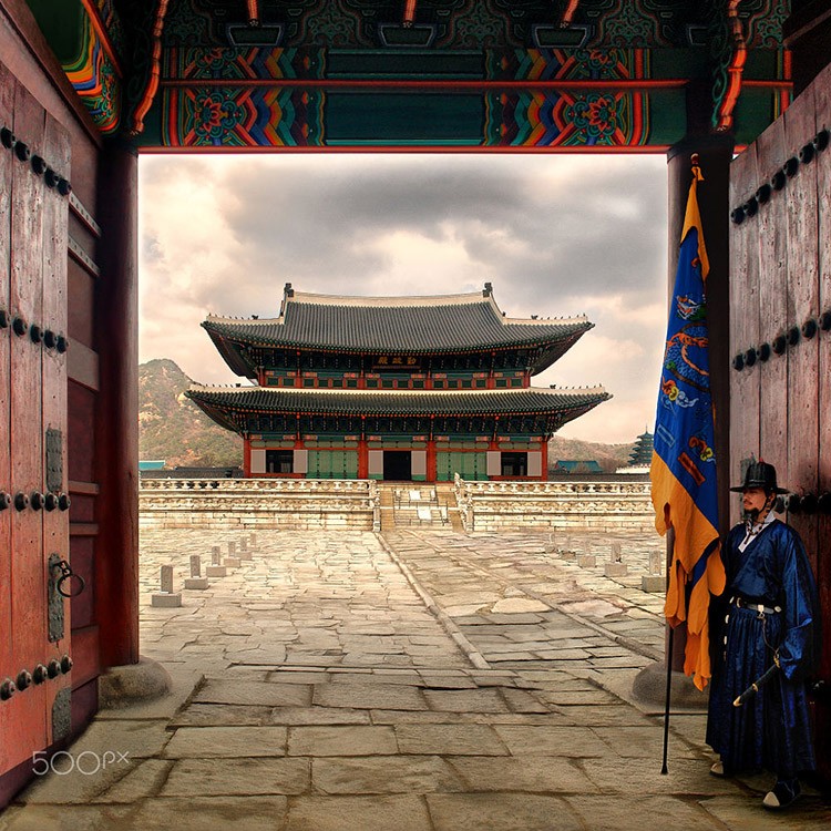 https://500px.com/photo/119687439/gyeongbokgung-palace-by-oleg-bazhenov